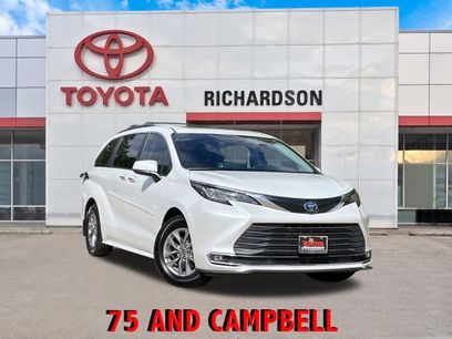 Used 2022 Toyota Sienna XLE