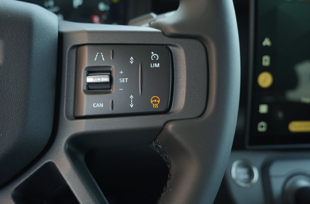 Used 2026 Land Rover Defender 110 X-Dynamic SE AWD/4WD image 17