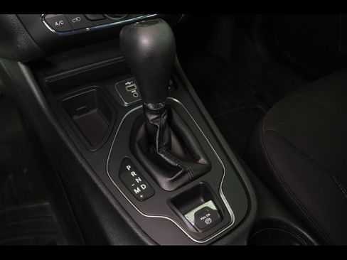 Used 2019 Jeep Cherokee Latitude w/ Popular Appearance Group image 13