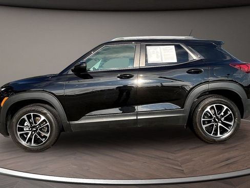 Used 2025 Chevrolet TrailBlazer LT AWD/4WD image 7