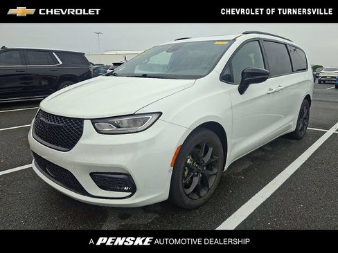 Used 2023 Chrysler Pacifica Limited w/ S Appearance Package FWD image 1