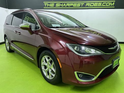 Used 2018 Chrysler Pacifica Limited FWD image 2