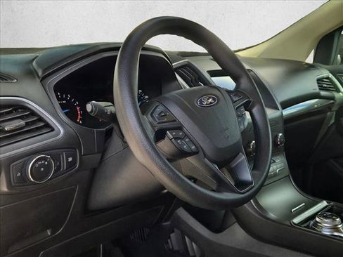 Used 2020 Ford Edge SE image 10