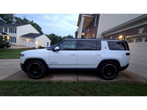 Used 2025 Rivian R1S Adventure AWD/4WD image 2