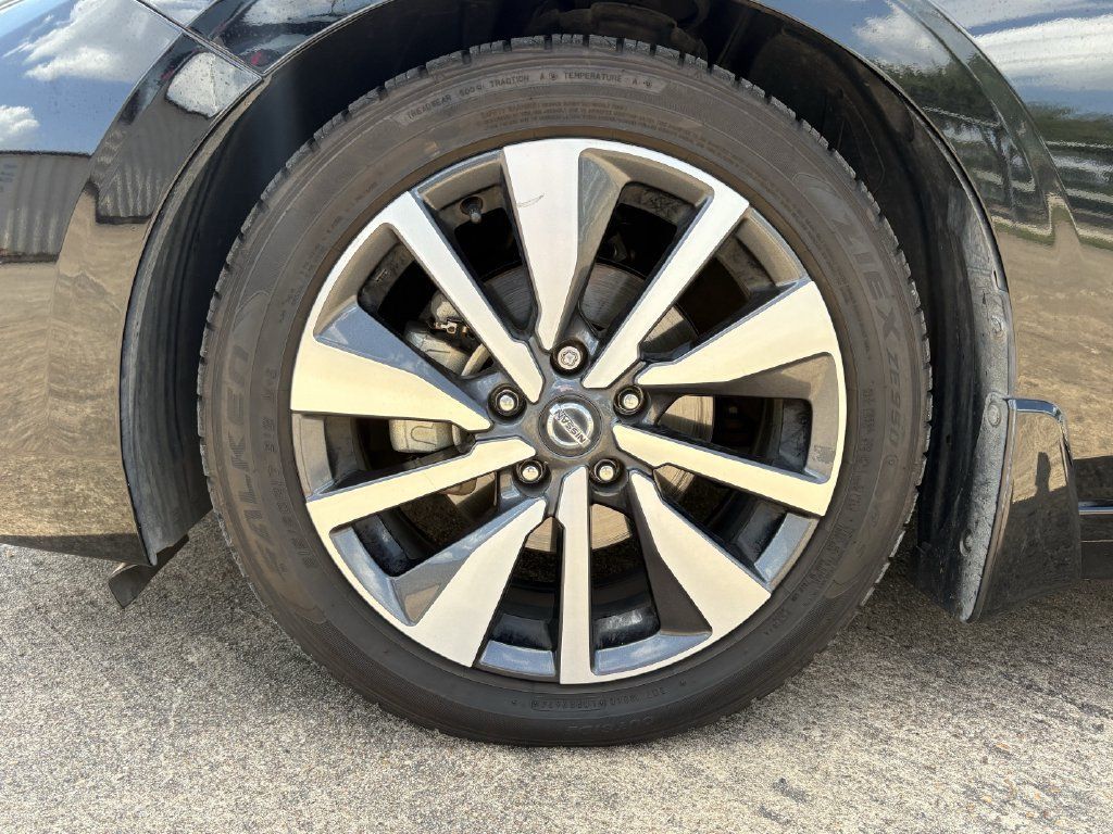 Used 2021 Nissan Sentra SV w/ SV Premium Package FWD image 9