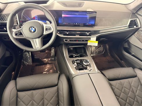 New 2026 BMW X7 xDrive40i w/ M Sport Package AWD/4WD image 14