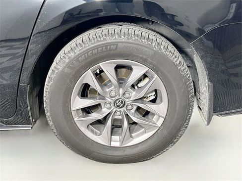 Used 2021 Toyota Sienna XLE image 7