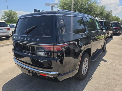 Used 2023 Jeep Wagoneer 2WD image 4
