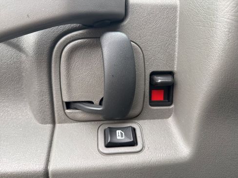 Used 2024 Chevrolet Express 2500 w/ Driver Convenience Package image 10