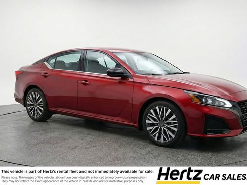 Used 2025 Nissan Altima 2.5 SV image 1