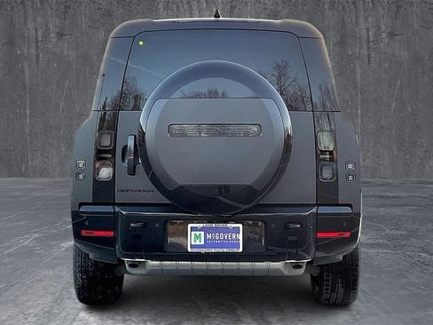 New 2026 Land Rover Defender 130 X-Dynamic SE image 4