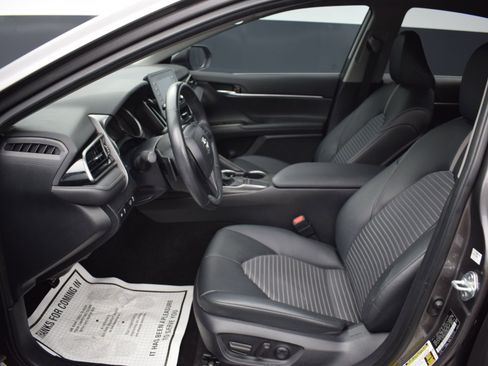 Used 2024 Toyota Camry SE image 13