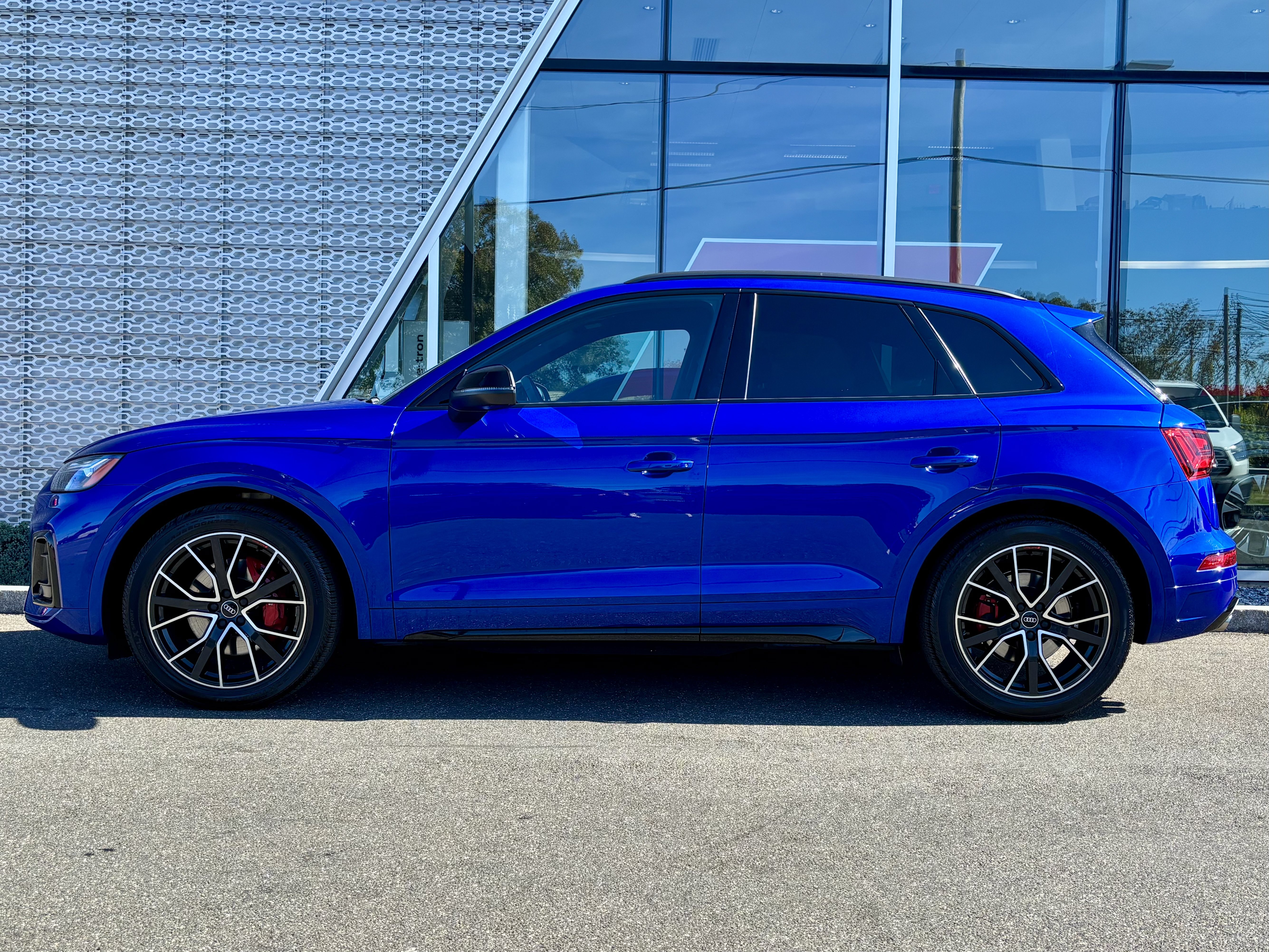 Certified 2024 Audi SQ5 Premium Plus AWD/4WD image 5
