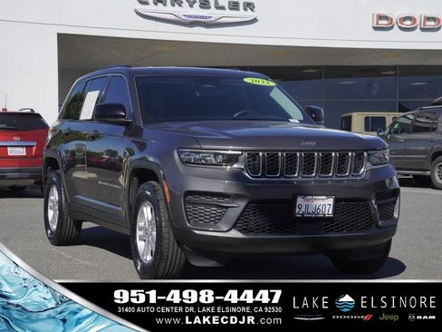 Certified 2022 Jeep Grand Cherokee Laredo w/ Luxury Tech Group I image 1