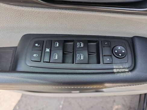 Used 2023 Chrysler Pacifica Touring-L FWD image 33