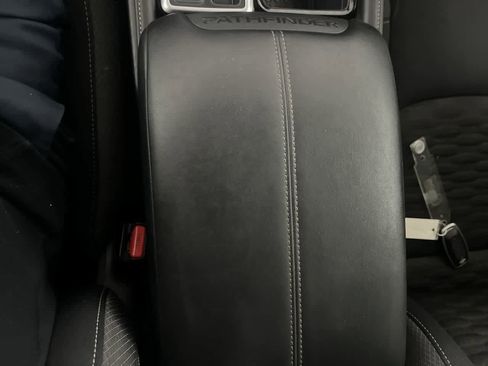 Used 2025 Nissan Pathfinder SV image 21