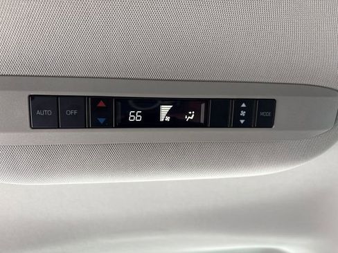 Used 2024 Toyota Sienna LE image 18