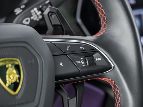 Used 2022 Lamborghini Urus AWD/4WD image 26