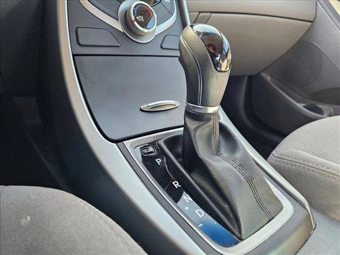 Used 2015 Hyundai Elantra SE image 9