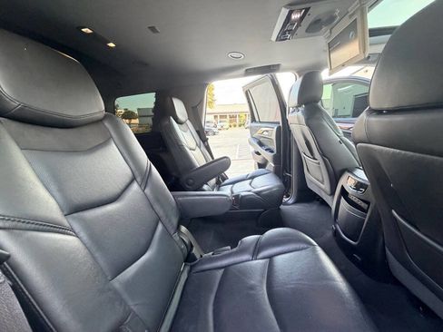 Used 2017 Cadillac Escalade Luxury image 26