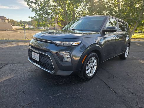 Used 2020 Kia Soul S FWD image 4