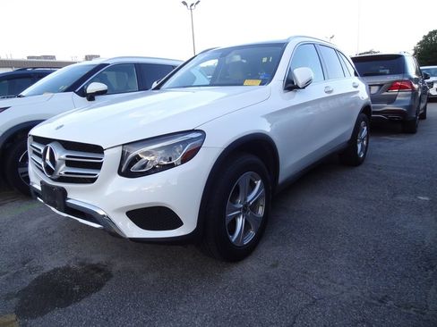 Used 2017 Mercedes-Benz GLC 300 4MATIC image 3