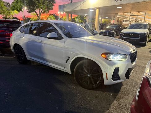Used 2022 BMW X4 xDrive30i w/ M Sport Package AWD/4WD image 4