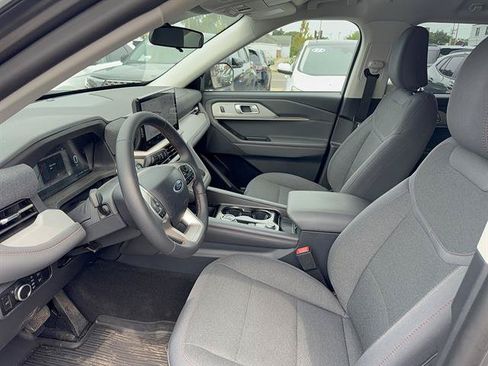 Used 2026 Ford Explorer Active AWD/4WD image 3