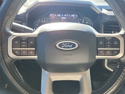 Used 2023 Ford Expedition XLT image 11