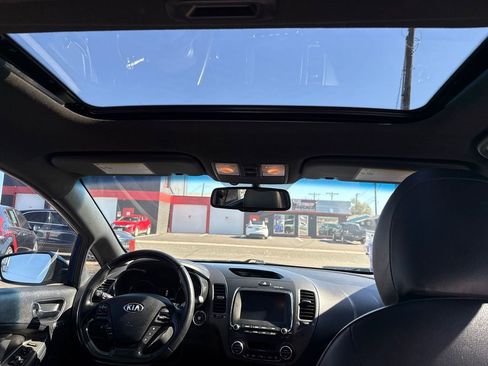 Used 2017 Kia Forte SX image 19