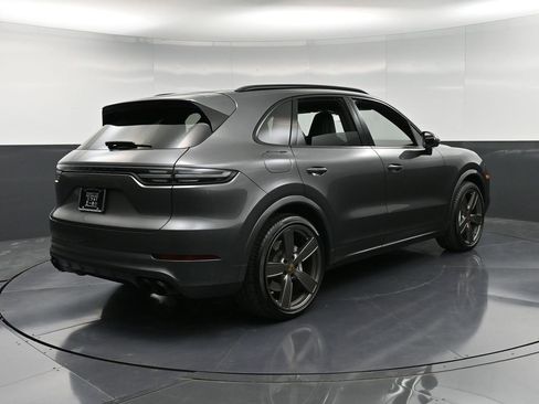 Certified 2021 Porsche Cayenne Turbo image 8