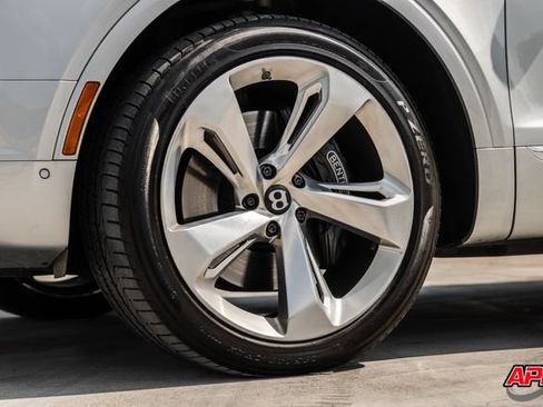 Used 2017 Bentley Bentayga AWD/4WD image 46
