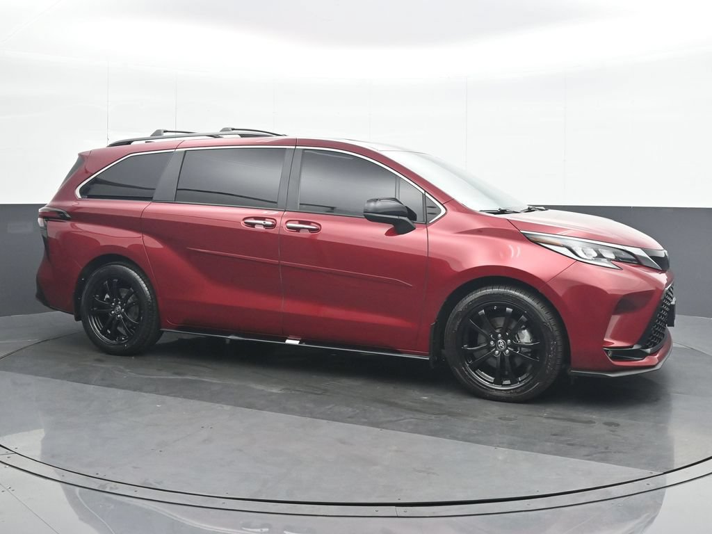 Used 2024 Toyota Sienna XSE FWD image 8