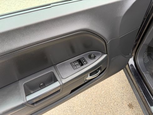 Used 2010 Dodge Challenger R/T image 10