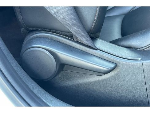 Used 2020 MAZDA MAZDA3 Hatchback w/ Preferred Package image 22