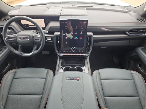 Used 2025 GMC Yukon XL AT4 w/ AT4 Premium Package AWD/4WD image 9