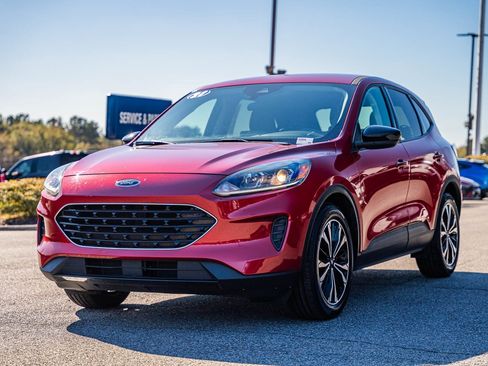 Certified 2021 Ford Escape SE w/ SE Sport Appearance Package image 3