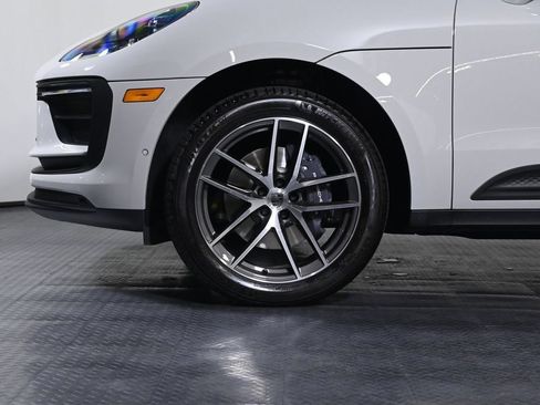 Certified 2026 Porsche Macan AWD/4WD image 28