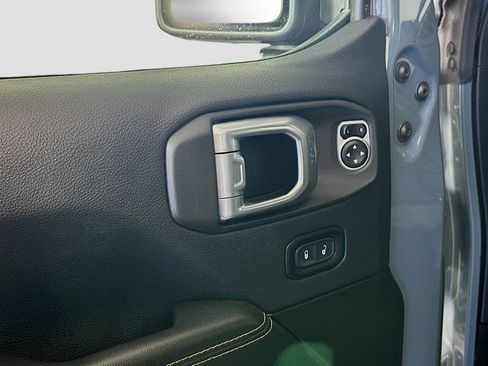Used 2024 Jeep Wrangler Unlimited Sahara AWD/4WD image 15