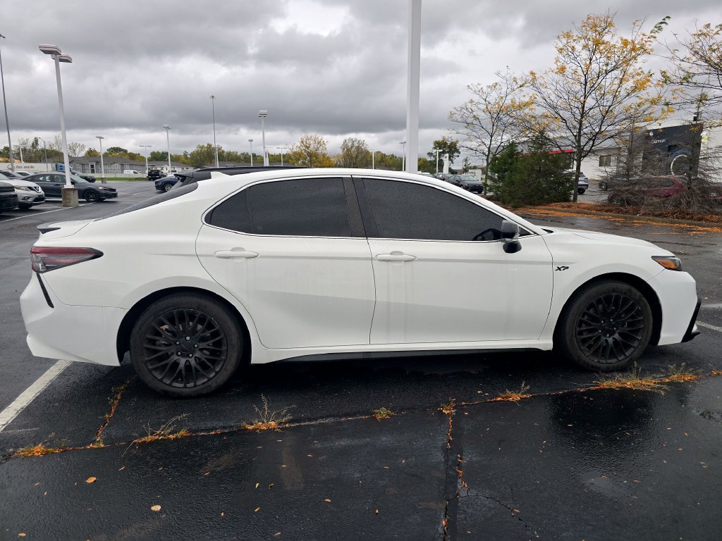 Used 2022 Toyota Camry SE w/ Convenience Package FWD image 9