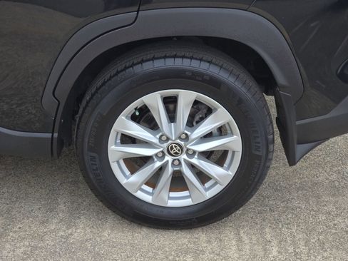 Used 2024 Toyota Corolla Cross LE image 38