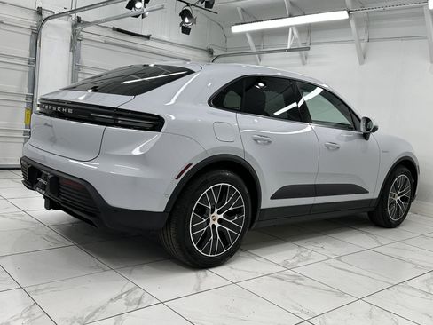 Certified 2025 Porsche Macan Electric image 11