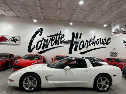 Used 2002 Chevrolet Corvette Coupe w/ Preferred Equipment Group2 RWD image 2