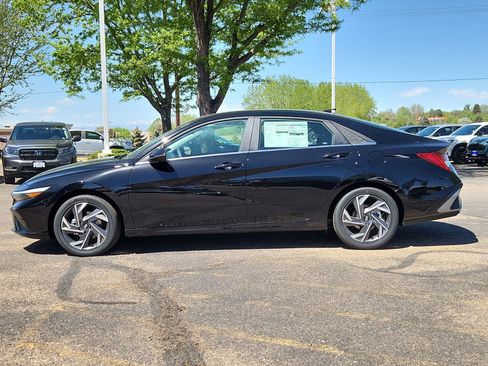 New 2026 Hyundai Elantra Limited FWD image 2