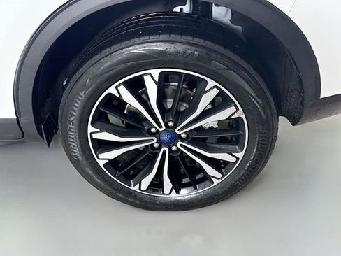 Certified 2022 Ford Escape SE w/ SE Sport Appearance Package image 30