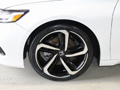 Used 2022 Honda Accord Sport image 6