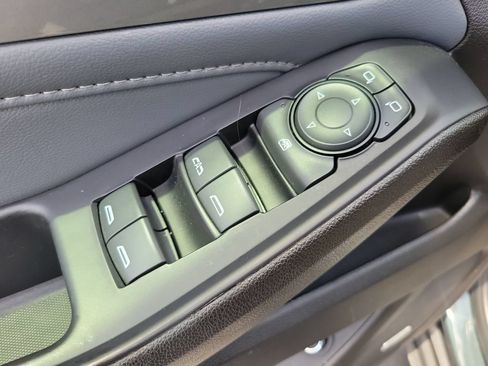 Used 2021 Chevrolet Traverse LT w/ LT Premium Package FWD image 22