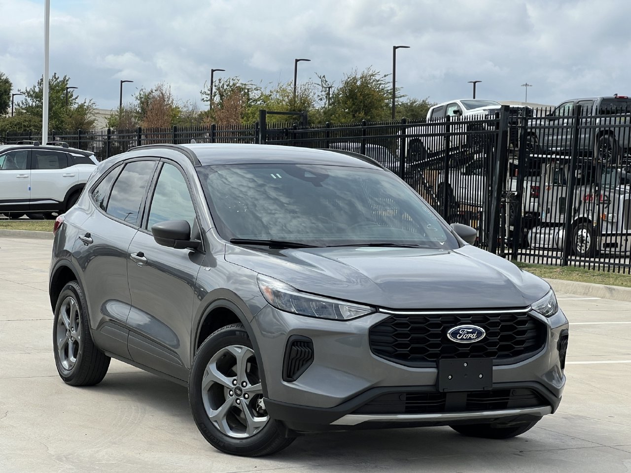 Used 2025 Ford Escape ST-Line AWD/4WD image 2