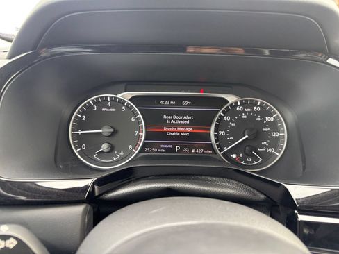 Used 2025 Nissan Pathfinder SV FWD image 41