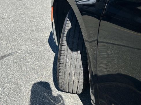 Used 2024 Chrysler Pacifica Touring-L image 10